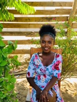 Rosia's profile, a single 22-year-old a woman in 1ER Arrondissement