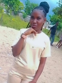 Ines's profile, a single 25-year-old a woman in Douala