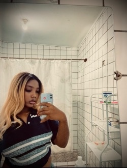 Christine's profile, a single 23-year-old a woman in Douala