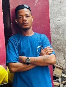 Hassan's profile, a single 35-year-old a man in Aberdeen