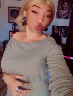 Christine's profile, a single 40-year-old a woman in Yaoundé