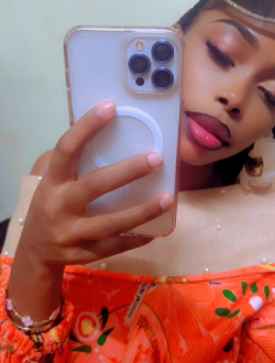 Étoile's profile, a single 24-year-old a woman in Yaoundé