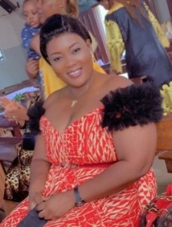 Eve's profile, a single 33-year-old a woman in Douala