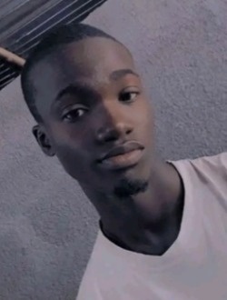 Carlos's profile, a single 27-year-old a man in Abomey-Calavi