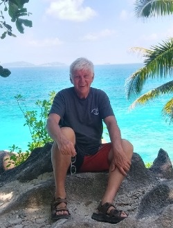 Claude's profile, a single 77-year-old a man in Saint-Jérôme