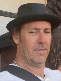 W's profile, a single 43-year-old a man in St. Catharines