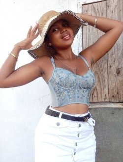 Hanitra M'Ellodïe's profile, a single 29-year-old a woman in Toamasina