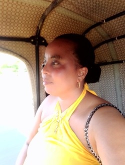 Julia's profile, a single 42-year-old a woman in Nosy-Be