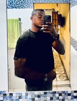 Kiss's profile, a single 27-year-old a man in Libreville