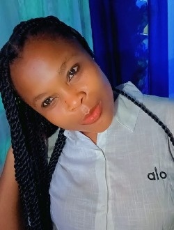 Carine's profile, a single 34-year-old a woman in Yaoundé