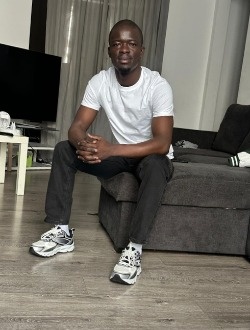 Charnel's profile, a single 28-year-old a man in Bruxelles