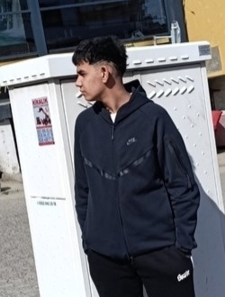 Ömer's profile, a single 18-year-old a man in Istanbul