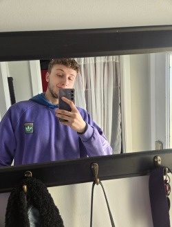 Sam's profile, a single 23-year-old a man in Gatineau