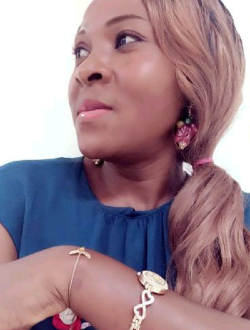 Lumière's profile, a single 43-year-old a woman in Achouka