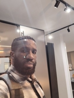 Ody's profile, a single 48-year-old a man in Nanterre