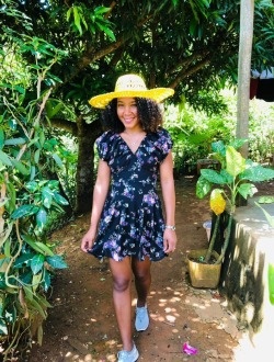 Edwina's profile, a single 32-year-old a woman in 1ER Arrondissement