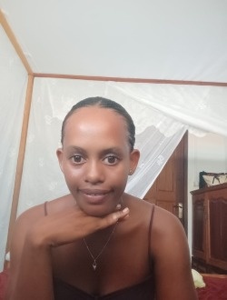 Frida's profile, a single 26-year-old a woman in Nosy-Be