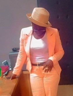 Jolie Elsa's profile, a single 44-year-old a woman in 1200 Logements