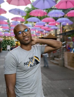 Denis's profile, a single 33-year-old a man in Albion