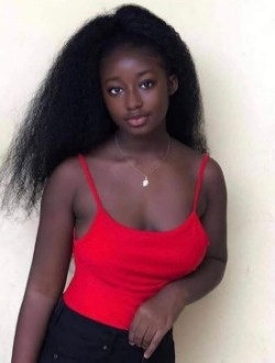 Maman ☺️'s profile, a single 23-year-old a woman in Dakar