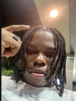 Kenzy's profile, a single 18-year-old a man in Douala