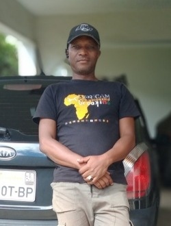 Lalaina's profile, a single 42-year-old a man in 1ER Arrondissement