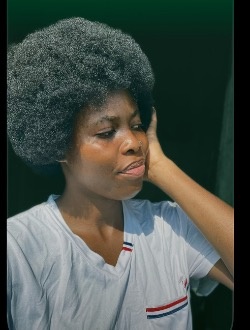 Flore's profile, a single 21-year-old a woman in Douala