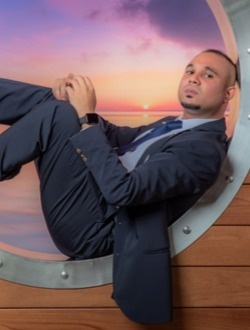 Al Zuh's profile, a single 35-year-old a man in Port Louis