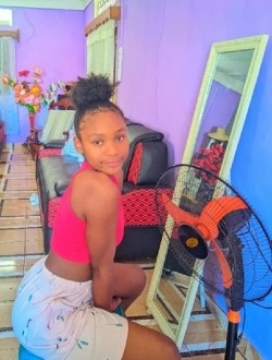 Jiminah's profile, a single 18-year-old a woman in Antalaha