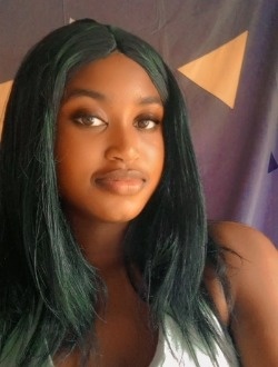 Mireille's profile, a single 23-year-old a woman in Yaoundé