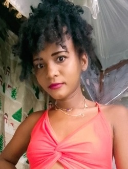 Marina's profile, a single 24-year-old a woman in Nosy-Be