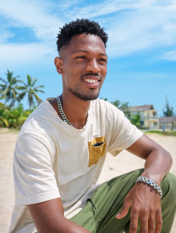 Roberto's profile, a single 27-year-old a man in Antananarivo