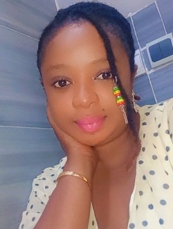 Yasmine's profile, a single 39-year-old a woman in 1200 Logements