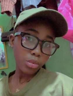 Merveille's profile, a single 18-year-old a woman in Yaoundé