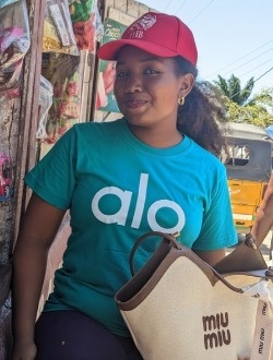 Elinah's profile, a single 22-year-old a woman in Alatsinainy-Ambazaha