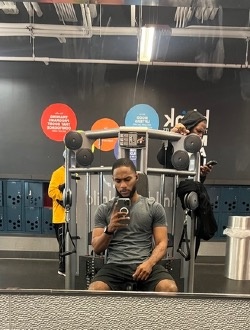 Chris's profile, a single 27-year-old a man in Queens