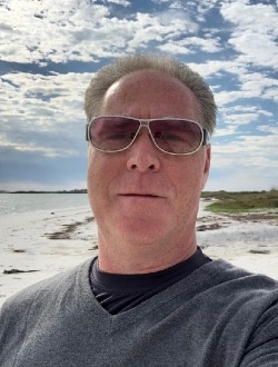 Éric's profile, a single 55-year-old a man in Montréal-Ouest