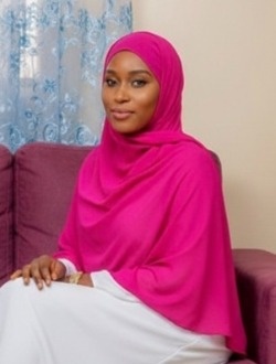 Maï's profile, a single 30-year-old a woman in Dakar