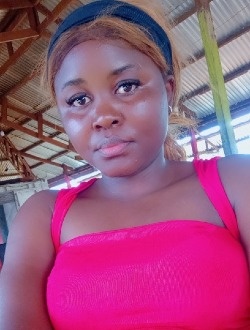 Leila's profile, a single 29-year-old a woman in Douala