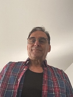 Claude's profile, a single 70-year-old a man in Montréal