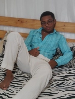 Robson's profile, a single 19-year-old a man in 1ER Arrondissement