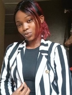 Chlowé's profile, a single 25-year-old a woman in Abang II