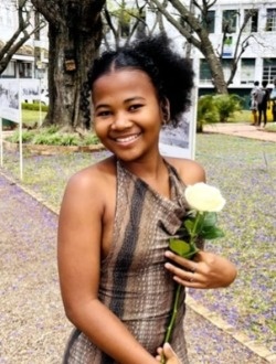 Corissina's profile, a single 18-year-old a woman in 1ER Arrondissement