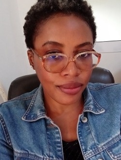 Chris's profile, a single 38-year-old a woman in Douala