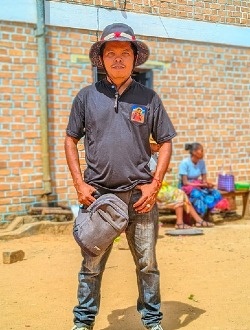Hasina Santatra's profile, a single 35-year-old a man in Alakamisy-Ambohimaha