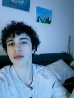 Adam's profile, a single 18-year-old a man in Orléans