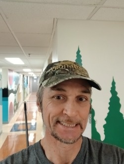 Yan's profile, a single 49-year-old a man in Roberval