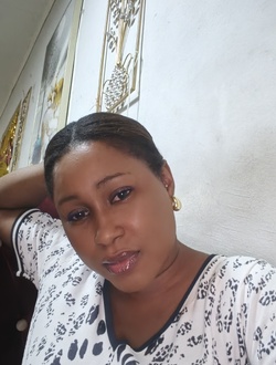 Angela's profile, a single 38-year-old a woman in Libreville