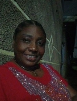 Sophie's profile, a single 43-year-old a woman in Douala