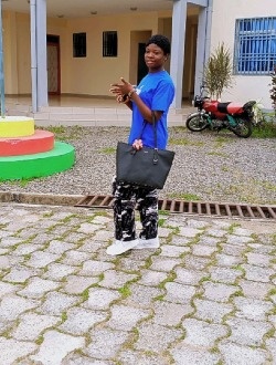 Manuella's profile, a single 19-year-old a woman in Douala